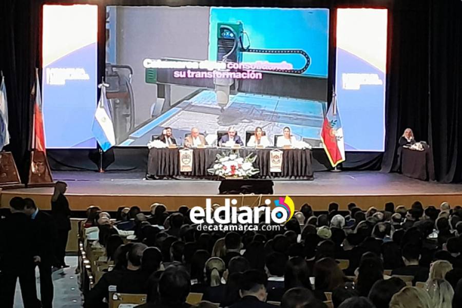 Raúl Jalil anunció una ambiciosa reforma constitucional ante la Asamblea Legislativa