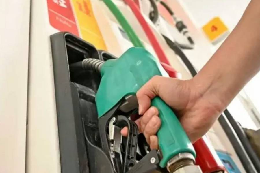 El resto de las petroleras siguieron a YPF y bajaron los precios de sus combustibles