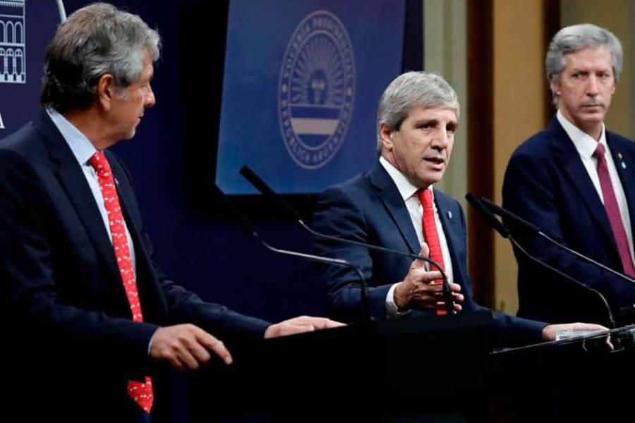 ¿Cuántos dólares tiene fuera del país el ministro Luis Caputo?