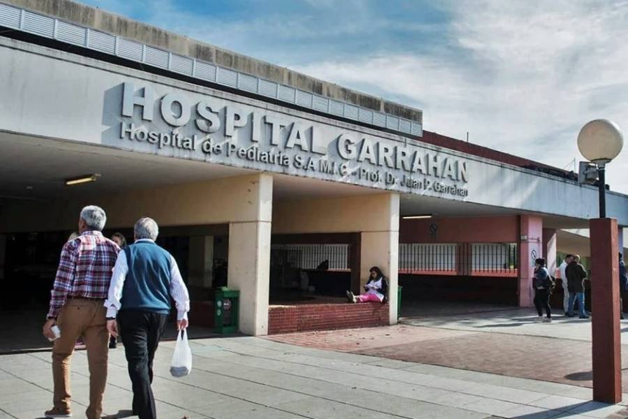 Trabajadores del Garrahan realizan una nueva marcha hacia Plaza de Mayo