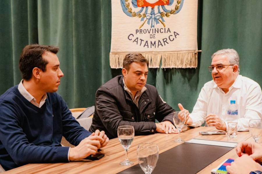 Jalil anunció la construcción de un polideportivo en Los Altos y respaldó el pago del aguinaldo municipal