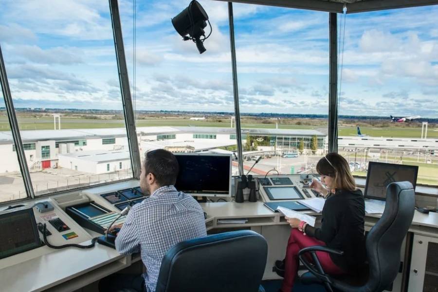 Controladores aéreos preparan medidas de fuerza en días claves de las vacaciones de invierno