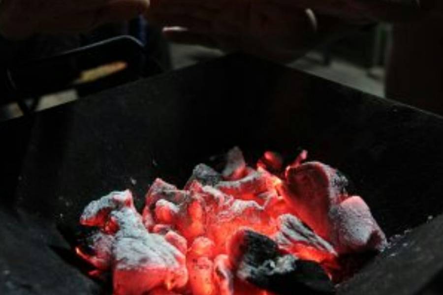 Llevó un brasero al baño para calentar el ambiente y murió intoxicada