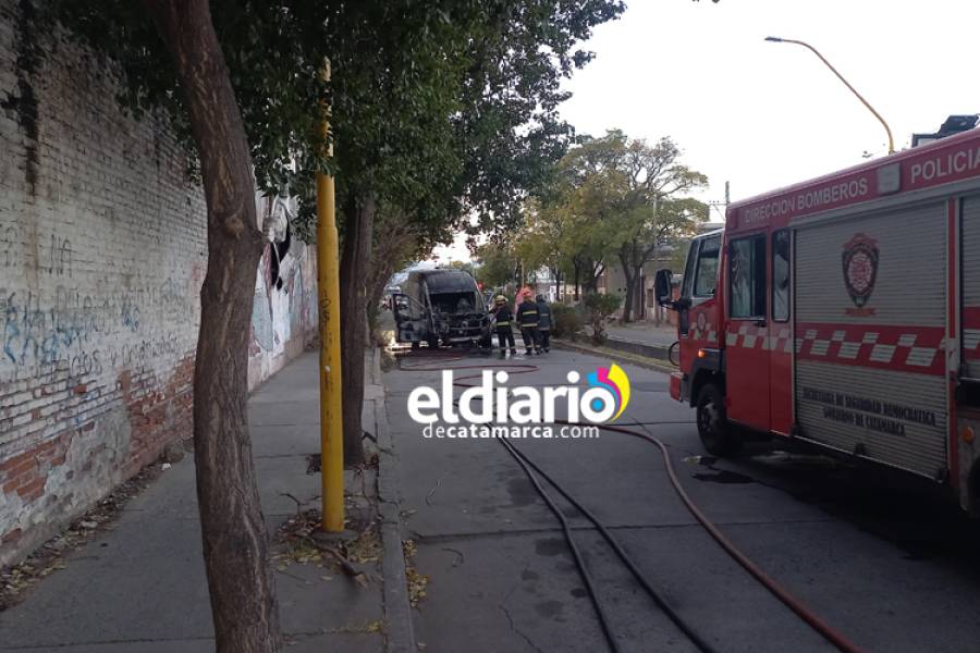 Se incendió y explotó combi de La Panadería frente a los talleres de Vialidad
