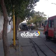 Se incendió y explotó combi de La Panadería frente a los talleres de Vialidad