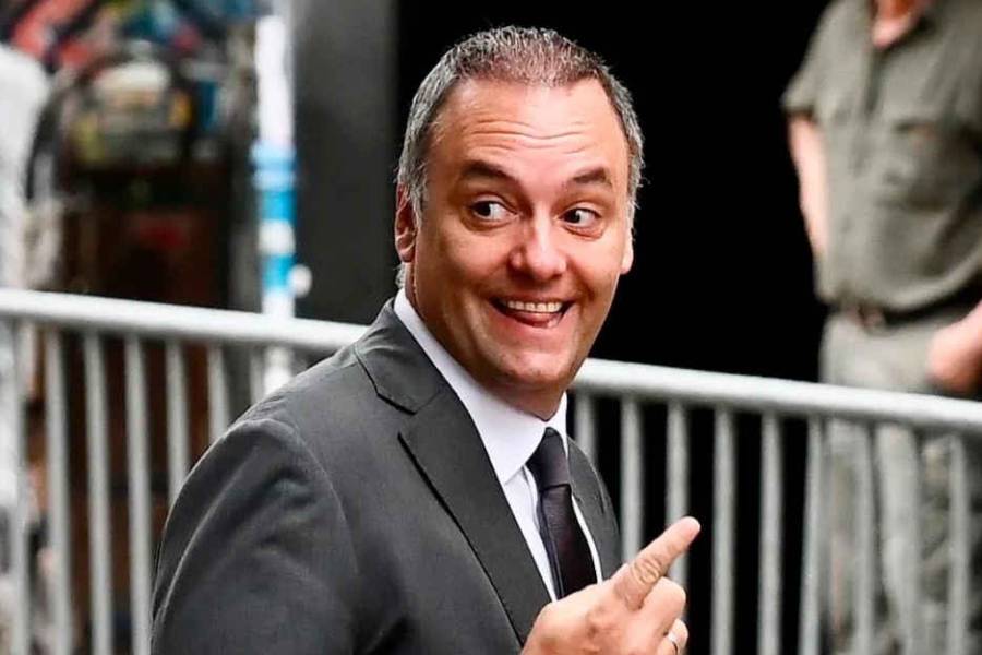 Adorni, irónico sobre el cierre de listas del peronismo tras un corte de energía