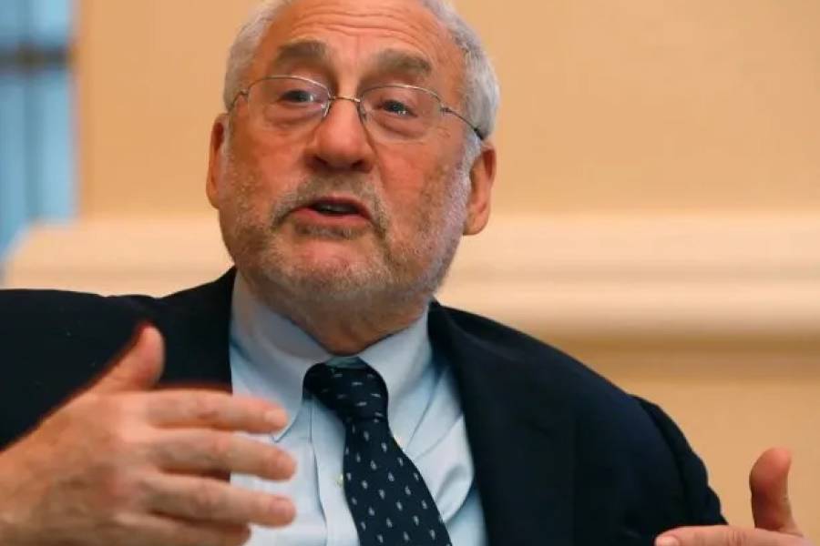 Nobel de Economía advierte que la Argentina está al borde de 