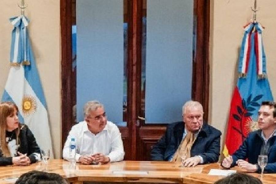 Jalil elevó a $400.000 las becas y contrato de locación de obra