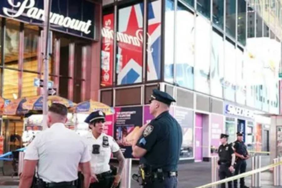 Pánico en Nueva York: un adolescente de 17 años abrió fuego en Times Square y dejó al menos tres heridos