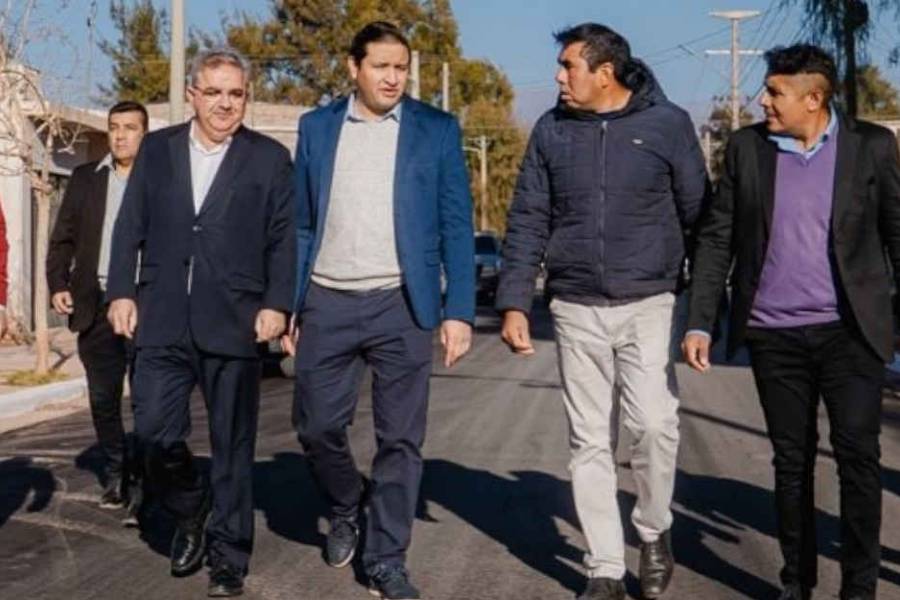 Tinogasta suma las primeras cuadras asfaltadas en el marco de las obras provinciales