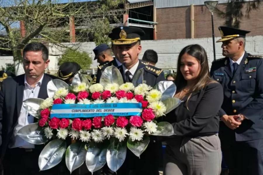 Homenaje a policías catamarqueños caídos en cumplimiento del deber