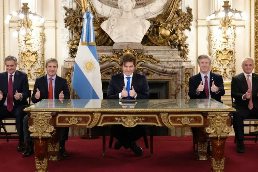El Gobierno modificó el presupuesto vigente con más recursos para el pago de salarios y deuda