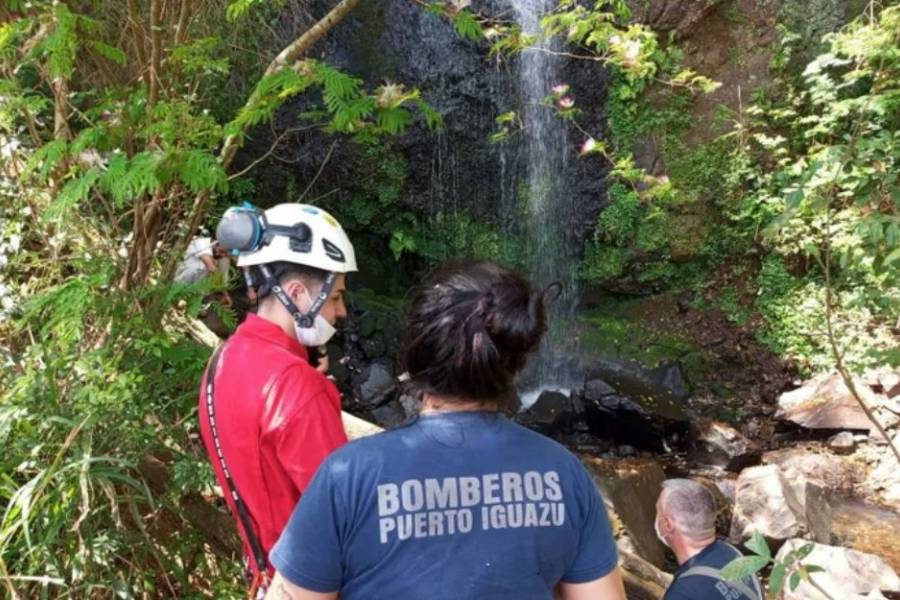 Encontraron a un hombre muerto al pie de una cascada de Iguazú e investigan las causas