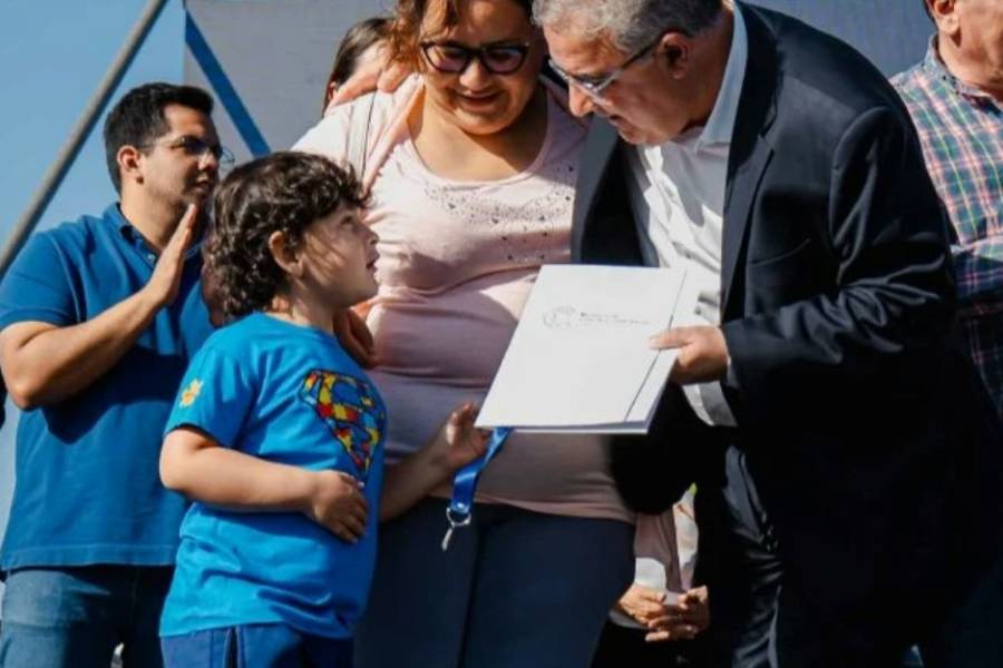 El Peñón hizo historia: 20 familias recibieron su casa en el primer barrio construido en la localidad