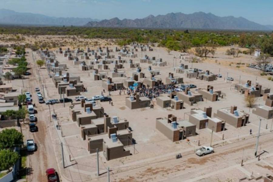 Se entregaron 80 viviendas a solteros en el Loteo Aires del Sur