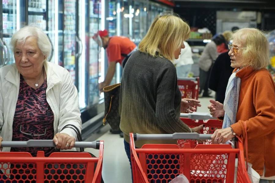 Calculan que la canasta básica del jubilado trepó 26% en seis meses y ya supera el $1.500.000