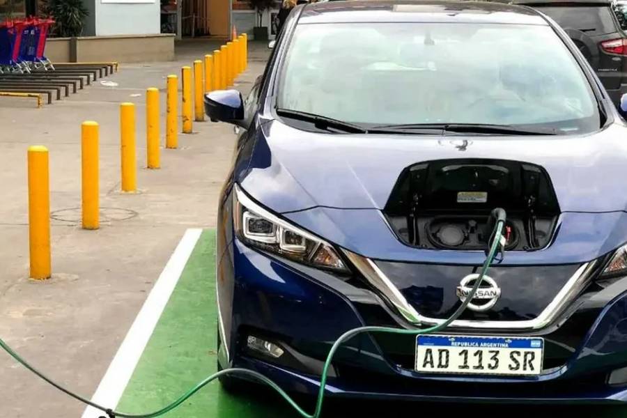 Lanzan la importación de 50.000 autos híbridos para 2026