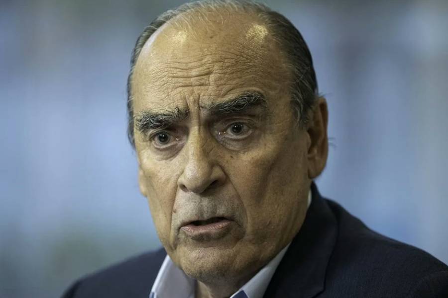 Tras las críticas por cobrar 180 mil dólares por mes de YPF, Francos negó percibir honorarios