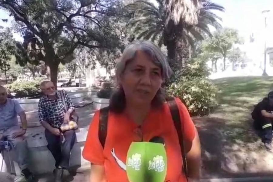 50 miércoles de lucha: Jubilados autoconvocados realizaron un nuevo acto cultural en la plaza 25 de Mayo