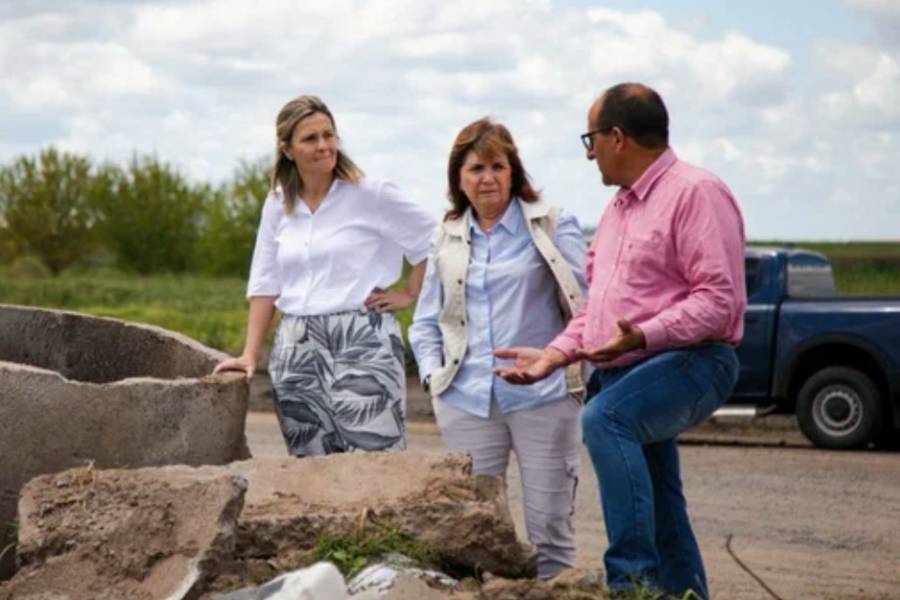 Bullrich recorrió zonas inundadas en la Provincia: anunció asistencia, maquinaria y créditos