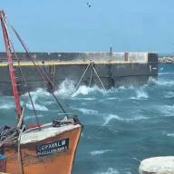 Temporal de viento en la Patagonia provocó incendios, voladuras de techos y hundimiento de barcos