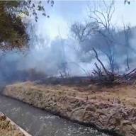 Voráz incendio en Sierras Brava 