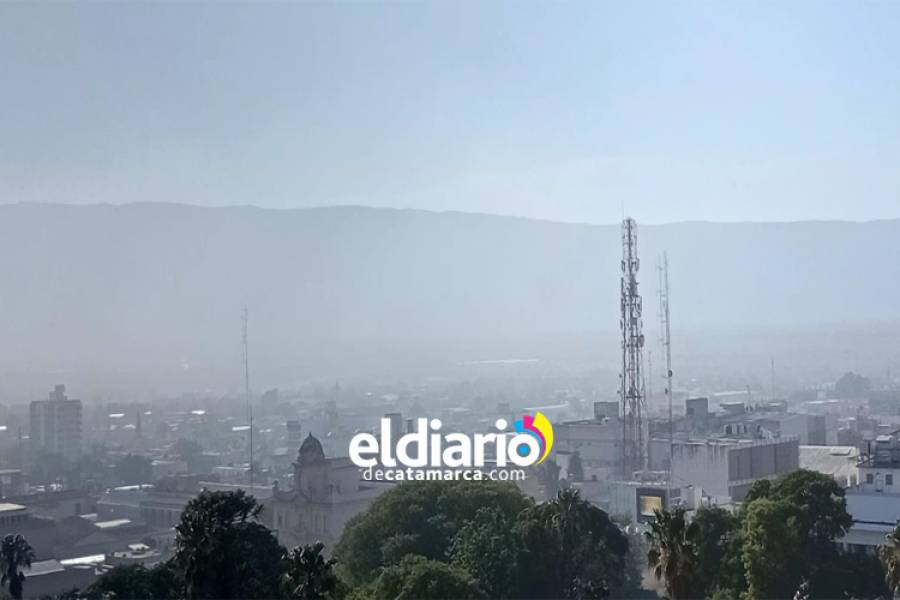 Un denso y maloliente humo azota la capital catamarqueña  