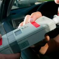 Conducía borracho e intento sobornar a la policía para que no le quitaran el auto