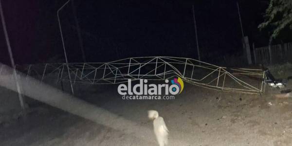 Techos volados, postes caídos y una noche completa sin energía 