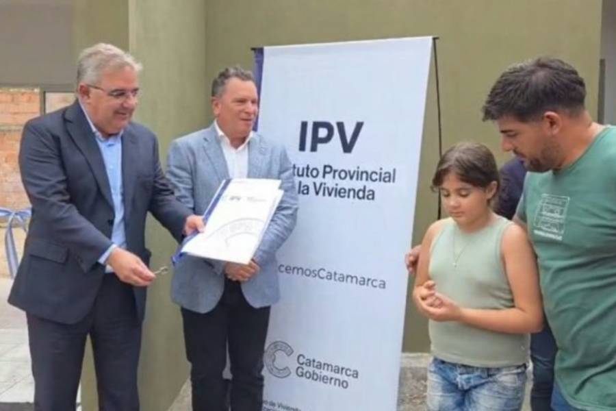 Valle Viejo: Se entregó una de las primeras viviendas del Plan de Capitalización y Ahorro del IPV
