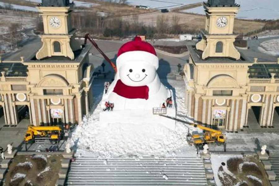 China prepara el muñeco de nieve más grande del mundo
