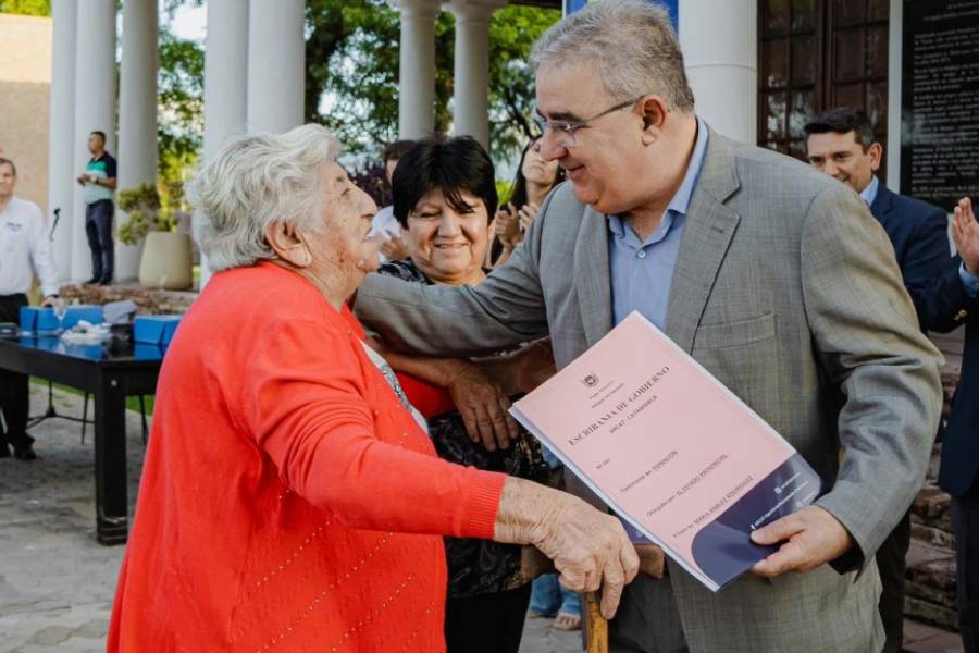 Jalil entregó 105 escrituras y reforzó políticas de regularización dominial en Catamarca