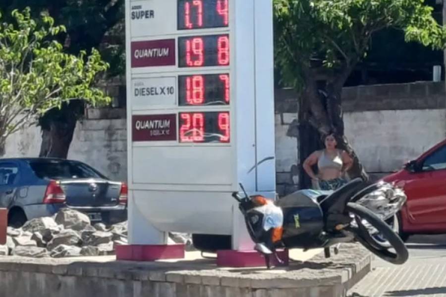Tres motociclistas heridos tras colisionar frente a una estación de servicio