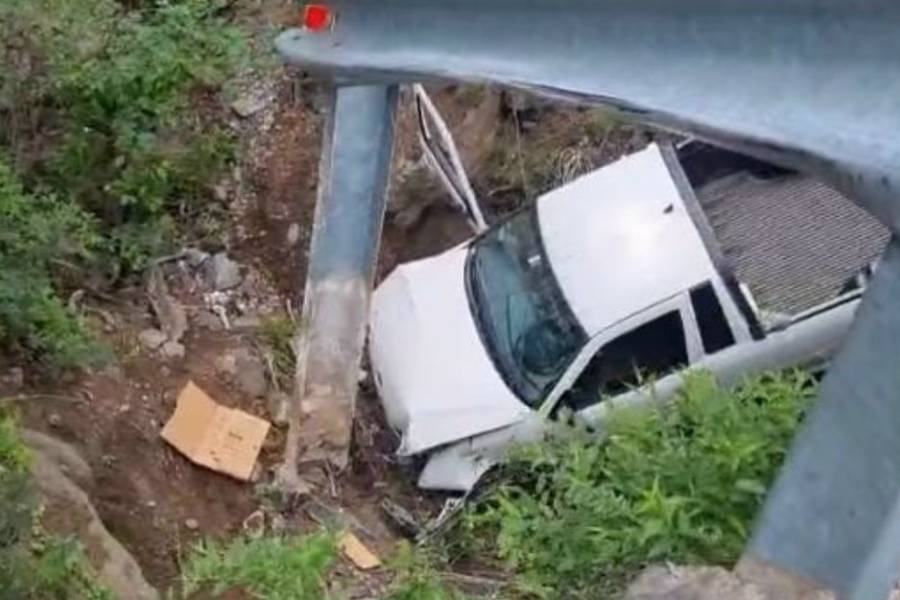 Camioneta cayó al precipicio en Cuesta El Portezuelo