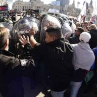 Un juez cercano a La Cámpora declaró la nulidad del protocolo antipiquetes de Patricia Bullrich