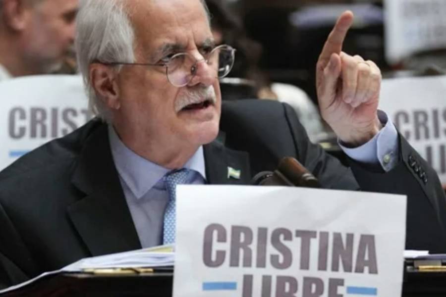 Taiana: “Milei quiere que ser el alumno distinguido de Trump y aplaudir todas sus barrabasadas”