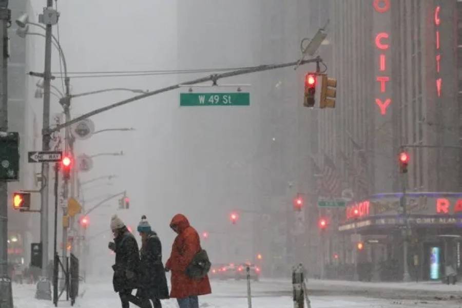 Estados Unidos bajo hielo: la tormenta ártica ya deja nueve muertos y un apagón masivo