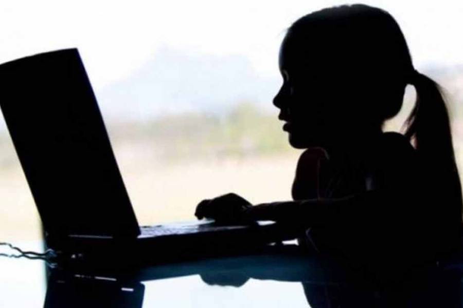 Francia avanza en una ley para prohibir el acceso a redes sociales a menores de 15 años