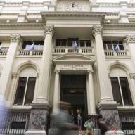 Dos funcionarios del BCRA pidieron la nulidad de sus allanamientos en la causa por el dólar barato