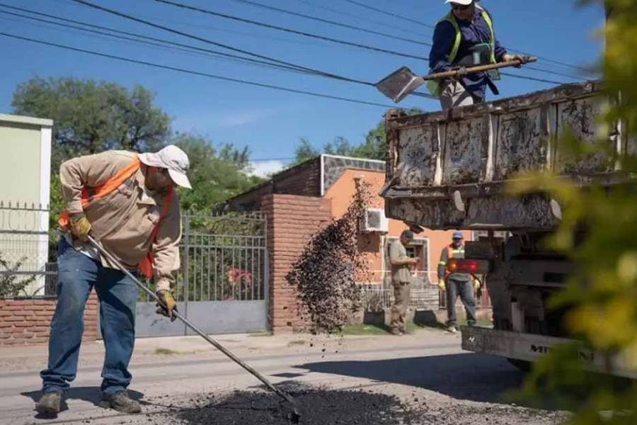 Valle Viejo: Tareas de mantenimiento vial en San Isidro