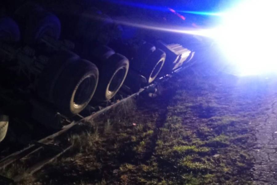 Volcó camión en El Totoral