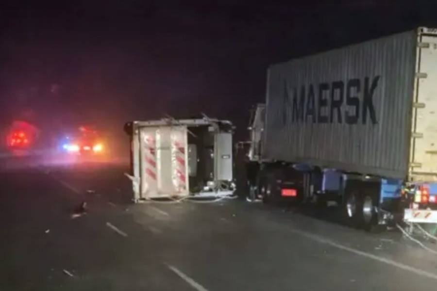 Fuerte temporal de viento, granizo y lluvia tumbó a varios camiones en Santa Fe