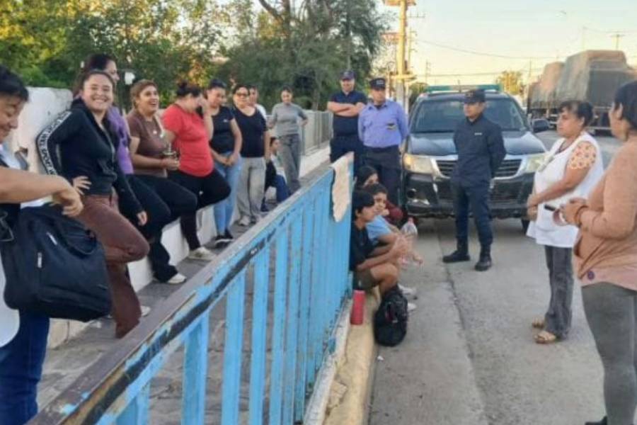 Padres tomaron una escuela en protesta por las condiciones edilicias 
