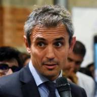 Martín Menem dijo que Quintela es como “un mono con un martillo en una cristalería”