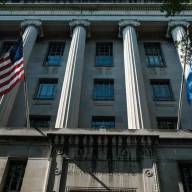 EE. UU. da a conocer el testimonio de la mujer que acusó a Trump en los archivos Epstein