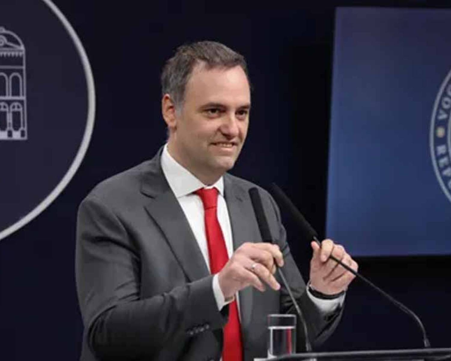 Nueva versión: a Manuel Adorni le parece 