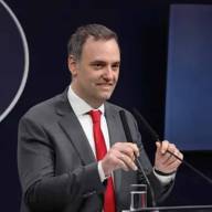 Nueva versión: a Manuel Adorni le parece 