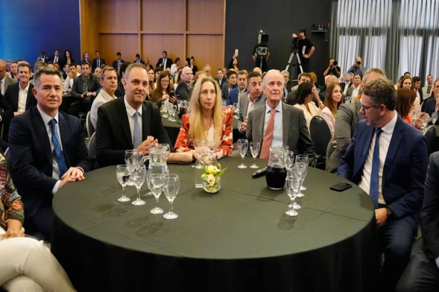 Milei habló en Córdoba: insistió en que la inflación empezará con 0 en agosto y se mostró con Adorni