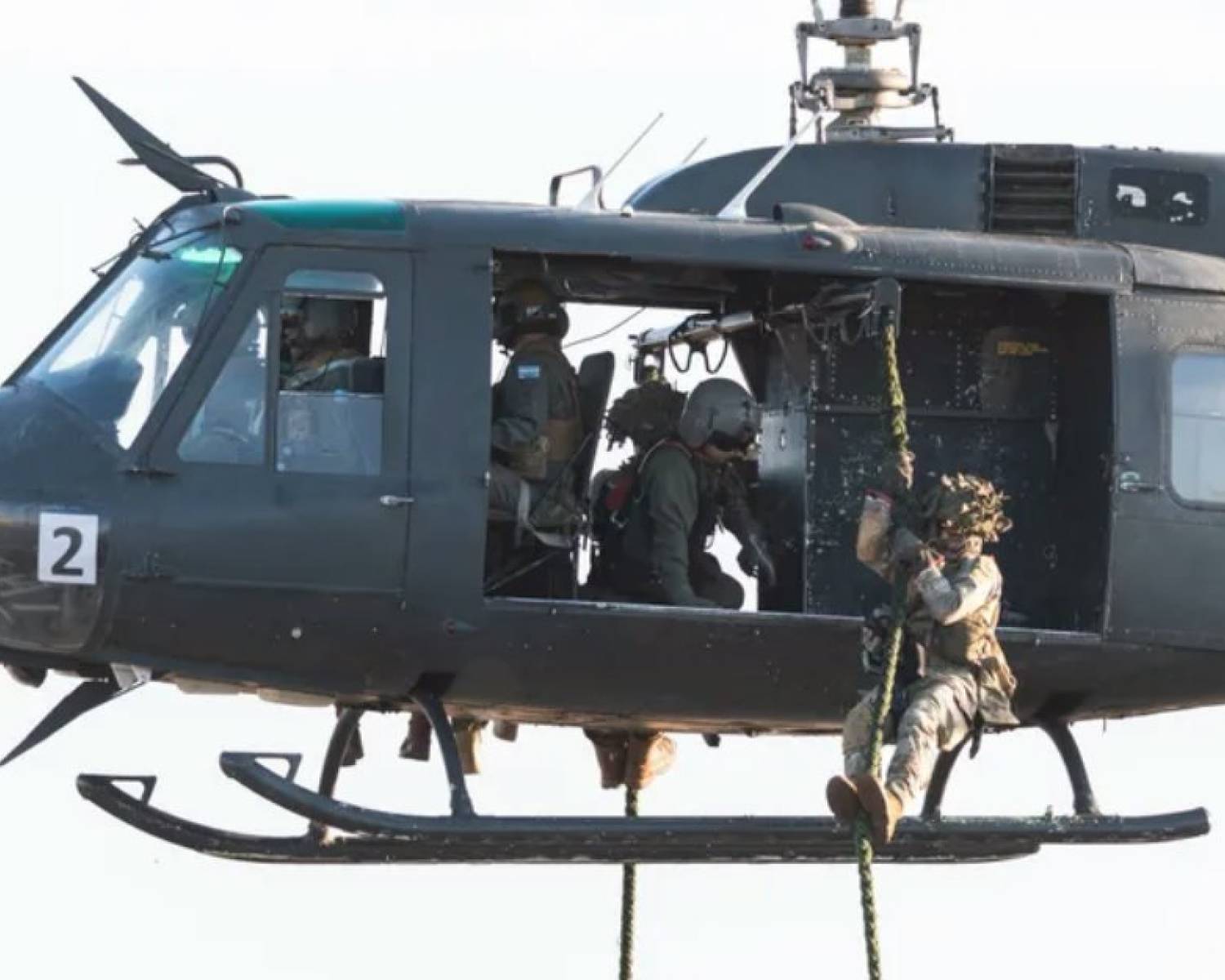 El ministro de Defensa visita el Pentágono para negociar la compra de helicópteros Black Hawk a EE.UU.