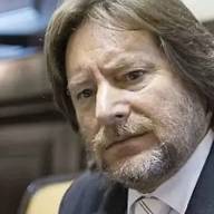 Denunciaron a un exjuez y a psicólogas por elaborar falsos informes de abuso para desvincular a padres de sus hijos